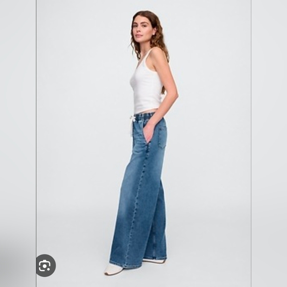 NWT! Gap Factory, High Rise Pull-On Baggy Sweatpant Jeans, Medium Wash, Size S - Picture 2 of 8